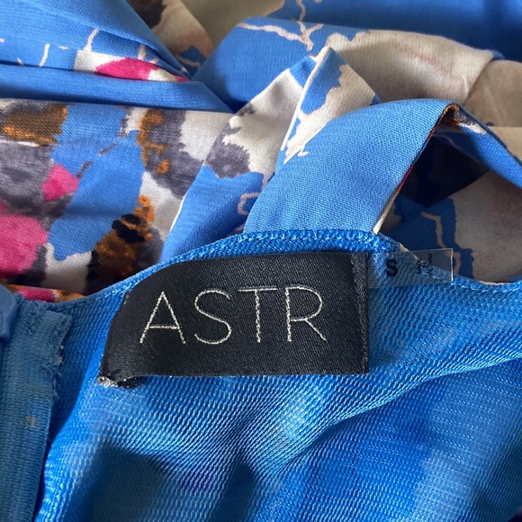 ASTR BLUE FLORAL ROMPER - Picture 7 of 8